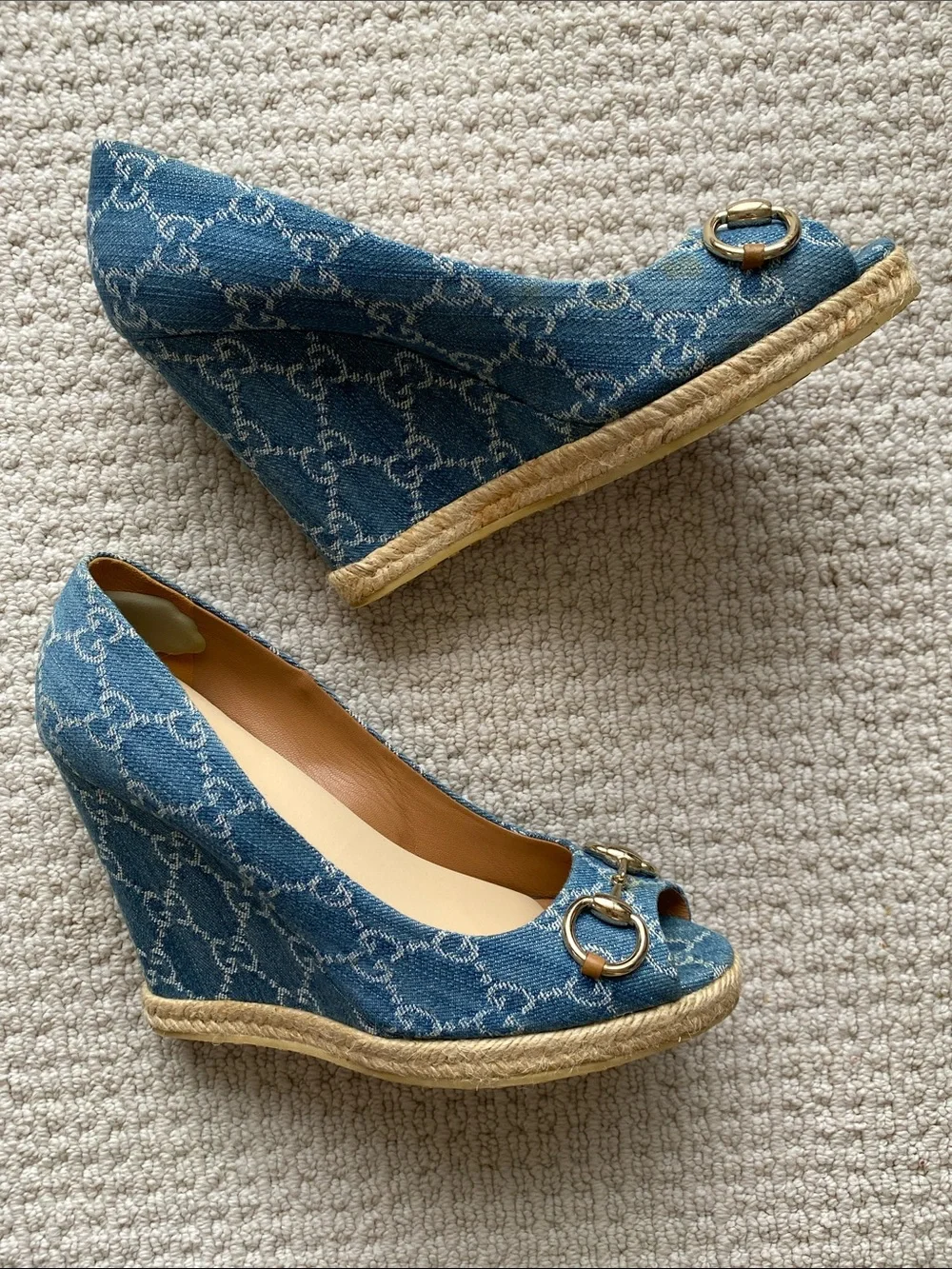 Gucci Charlotte Size 40 Blue GG Denim Horsebit Peep Toe Wedge Pumps